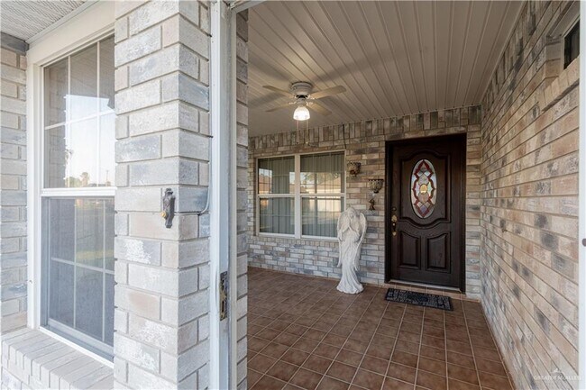 Building Photo - 2213 Lake View Dr