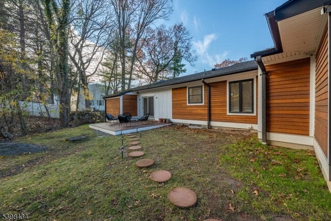 Building Photo - 7 Oak Tree Ln