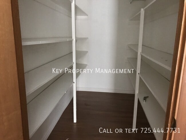 Building Photo - 4 Bed * Tri-Level House on 1+ Acre