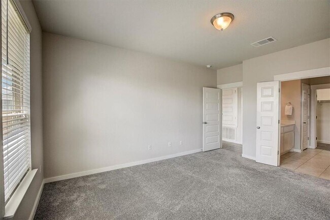 Building Photo - 216 Trellis Blvd
