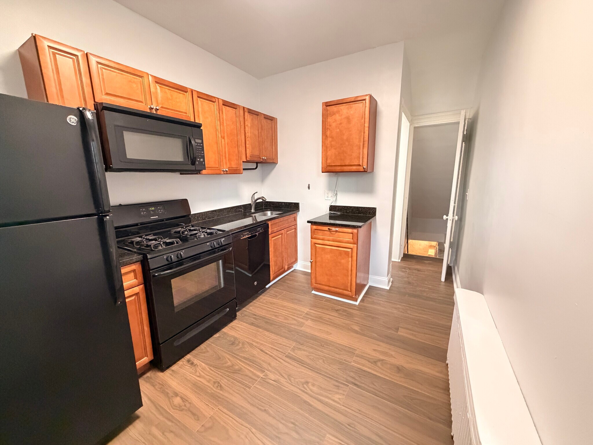 Building Photo - 122 Maple Ter