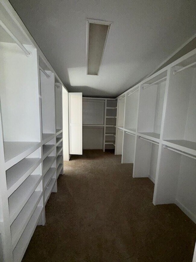 Building Photo - Available Now Spacious 3 Bedroom Home on P...