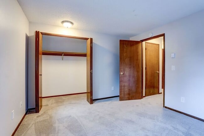 Building Photo - 2bed/1.5bath Town-home Available Soon! Cal...