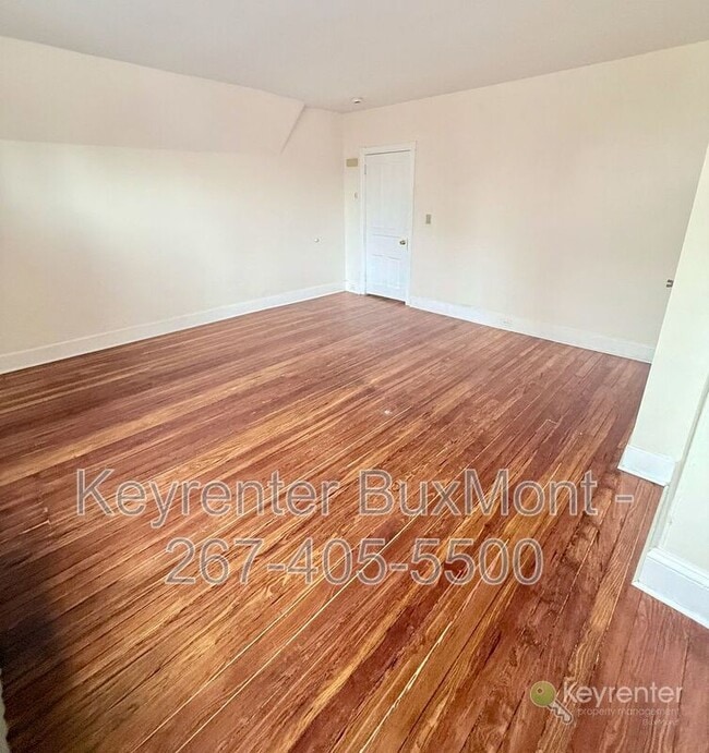 Building Photo - 16 N Rigby Ave