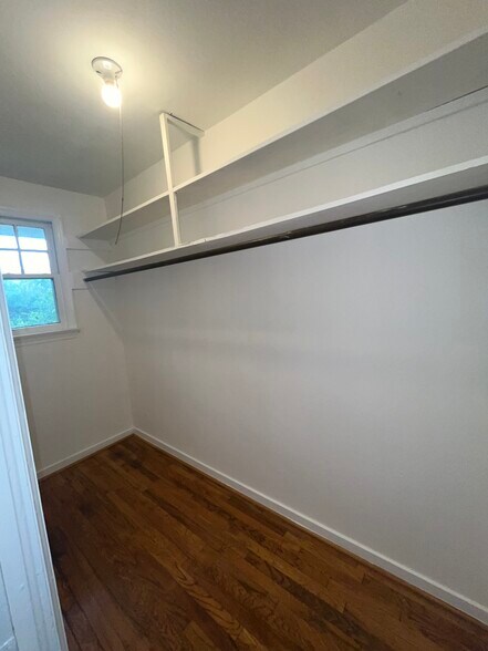 Building Photo - 1204 Yale Ave