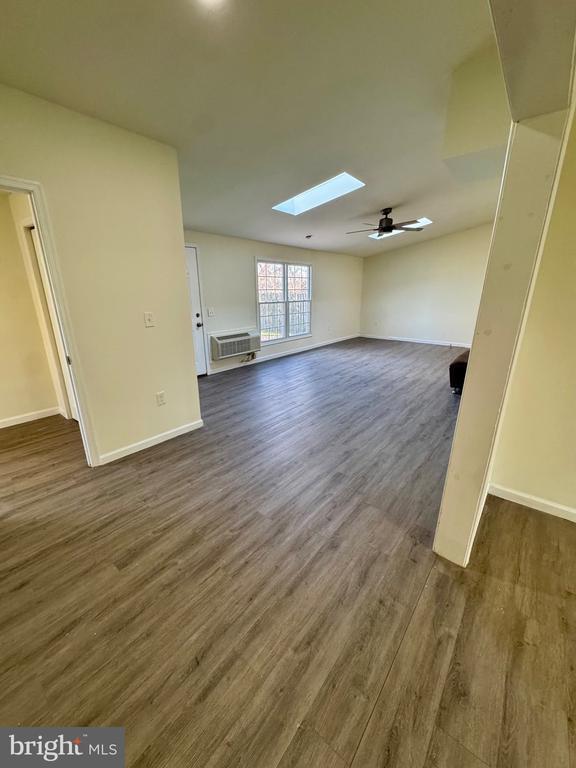 Building Photo - 1040 Springhill Way