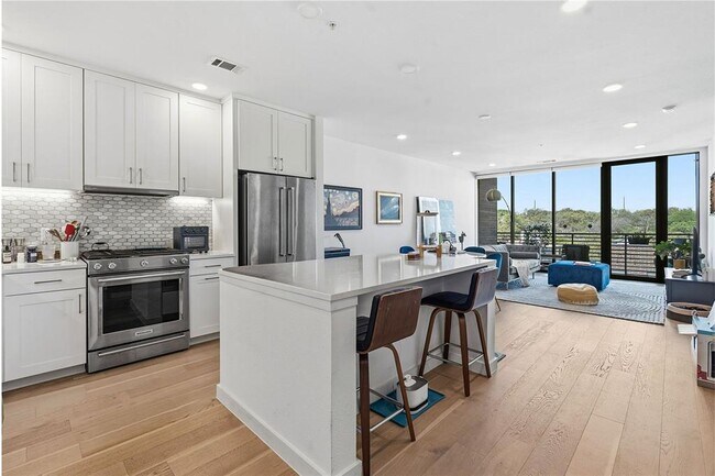 Building Photo - 900 S 1st St