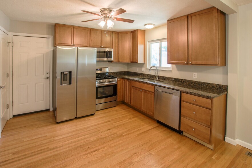 Building Photo - 8801 Chisholm Ct