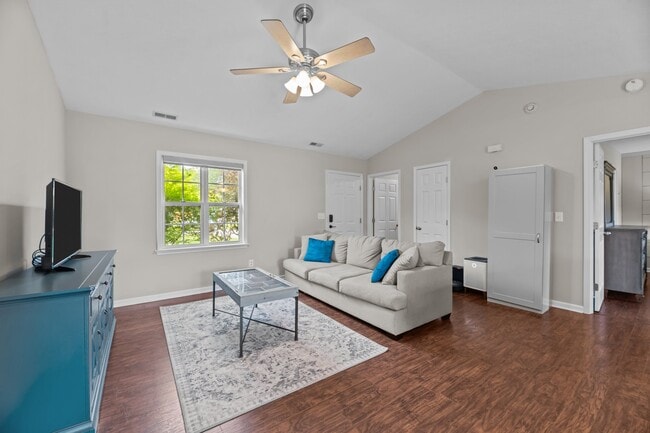 Building Photo - 131 Oakley Dr