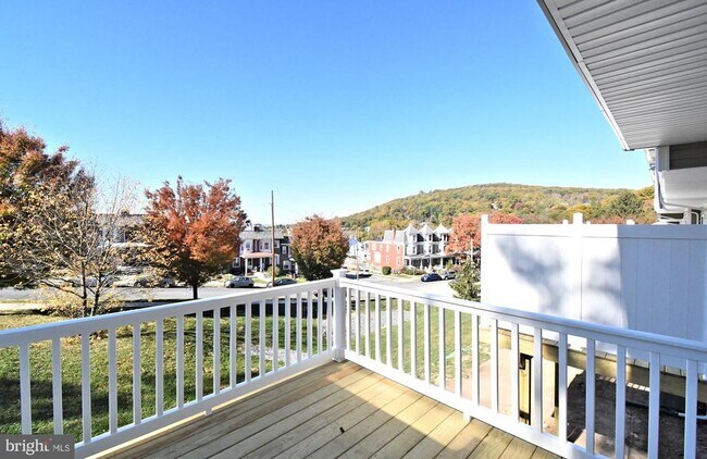 Building Photo - 114 Kuechler Ct