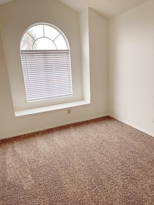 Building Photo - 7125 Tierra Taos Dr