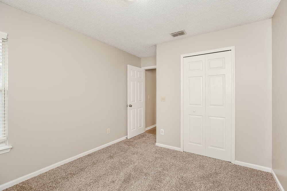 Building Photo - 3379 Deerfield Pointe Dr