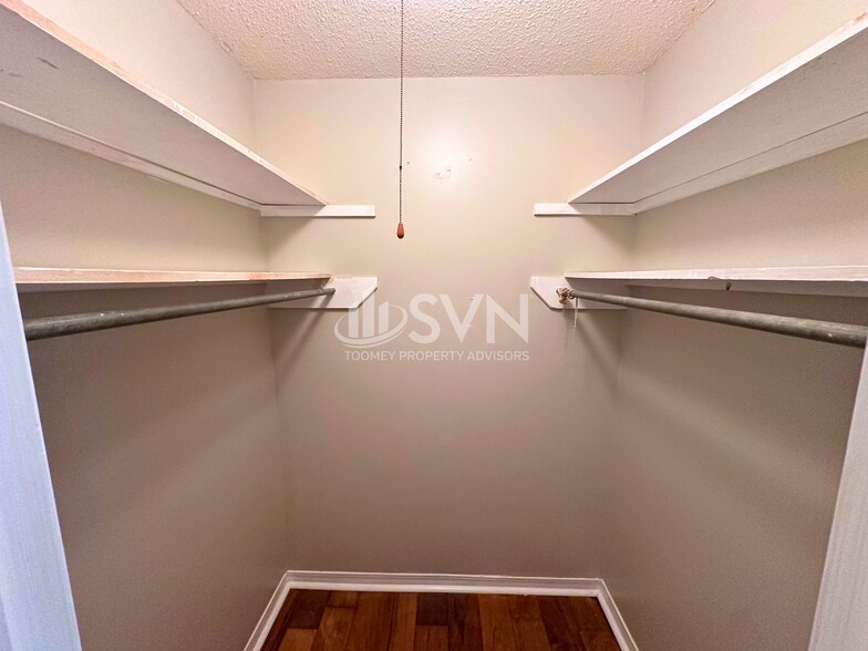 Building Photo - 56 Alan Dr