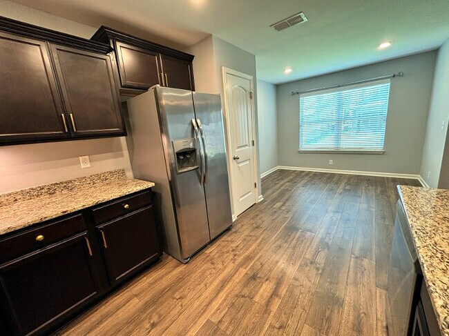 Building Photo - 2431 Hollis Dr