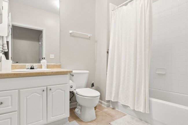 Building Photo - Nice 2 Bed 2 Bath Available Fall 2026!