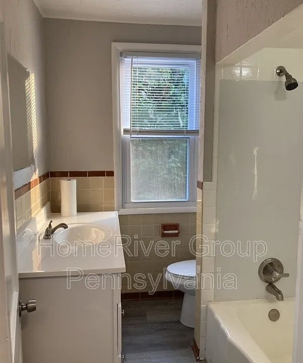 Building Photo - 2809 Pyramid Ave