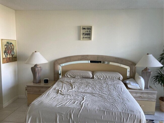 Building Photo - 333 NE 21st Ave