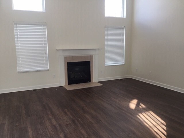 Building Photo - 1130 Mastell Dr