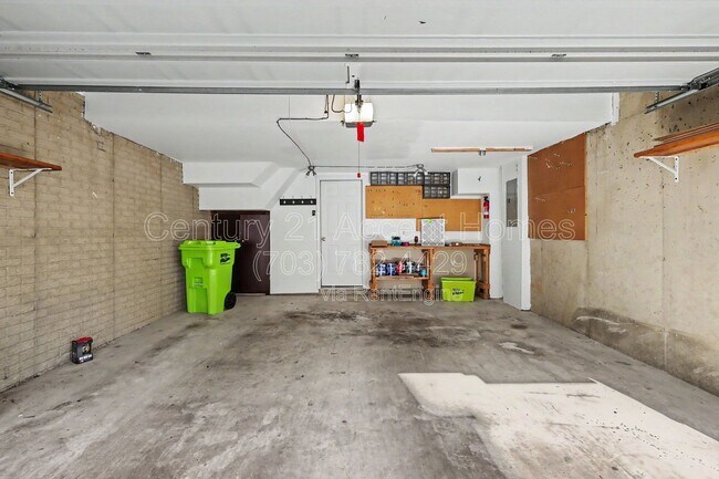 Building Photo - 968 Harrison Cir