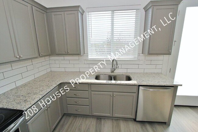 Building Photo - Modern townhouse in a Cozy Community. 50% ...
