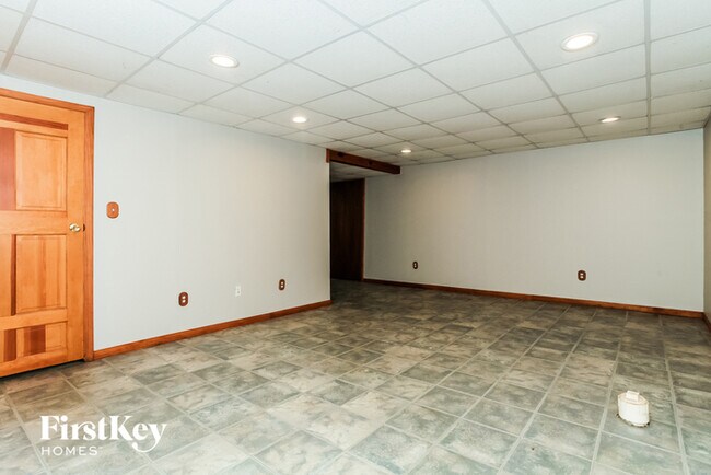 Building Photo - 2320 Firth St