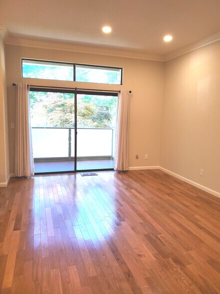 Building Photo - 2072 Fostoria Cir