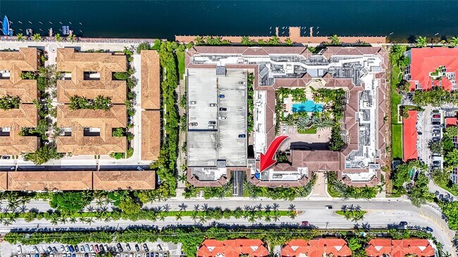 Building Photo - 3001 NE 185th St