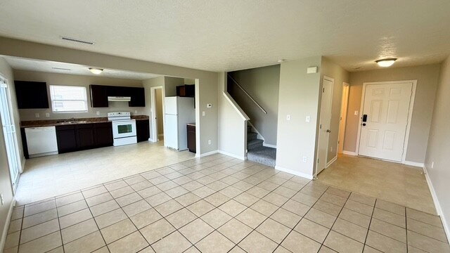 Building Photo - SOUTH EAST/FRANKLIN TWP 4 BR/2.5 BA LIKE NEW 2-STORY HOME AVAILABLE NOW!