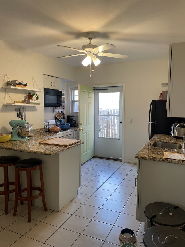 Building Photo - 23 Hays St