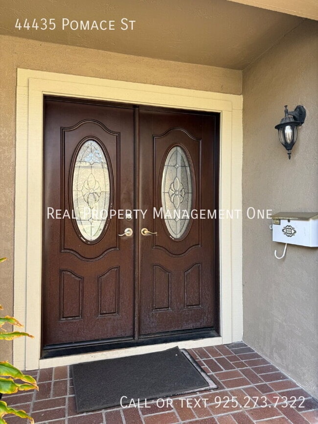 Building Photo - 44435 Pomace St