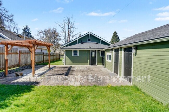 Primary Photo - 2350 Cottage St SE