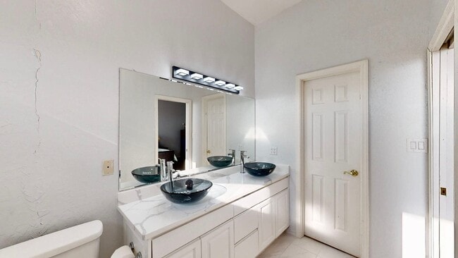 Building Photo - Move in Special Luxury 4 bedroom 4.5 bathr...