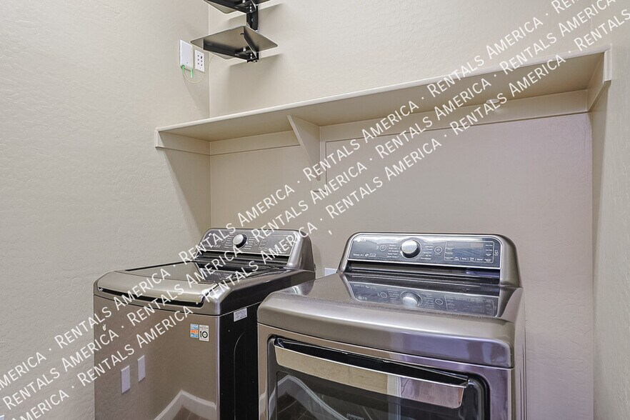 Building Photo - 13607 W Briles Rd