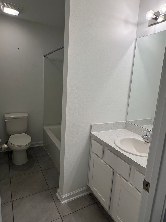 Building Photo - Move In Ready Rental