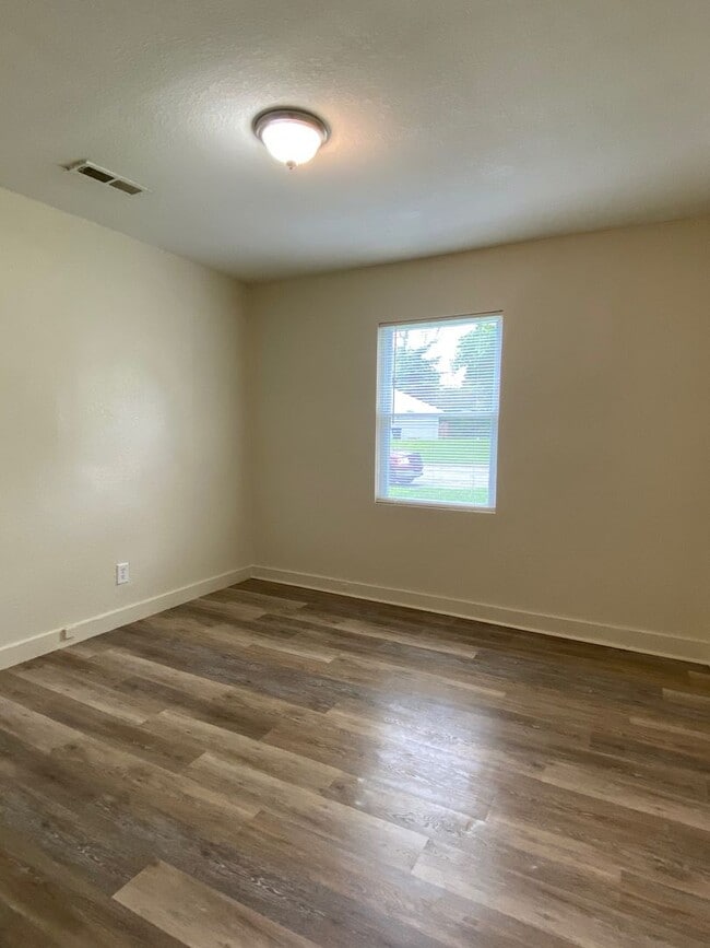 Building Photo - 3434 SW Brendan Ave