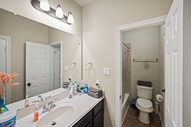 Building Photo - 5527 Mangrove Creek Ln