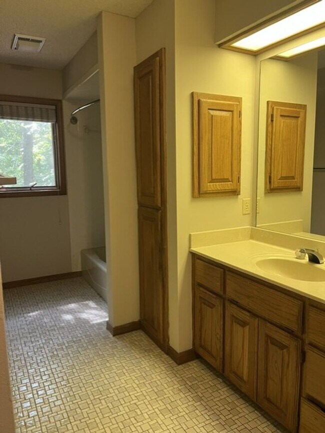 Building Photo - 1 Curry Ln