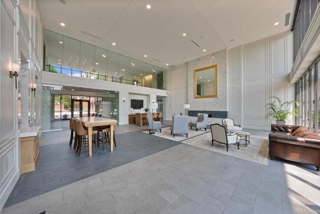 Building Photo - 250 W Spring St