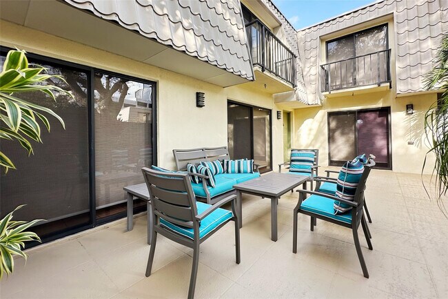 Building Photo - 1700 Embassy Dr