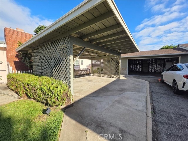 Building Photo - 9556 E Live Oak Ave