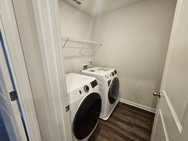 Building Photo - Beautiful Townhome for Lease in Lawrenceville