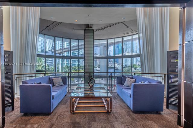 Building Photo - 690 SW 1st Ct