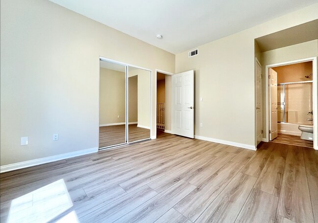 Building Photo - 22651 Del Valle St