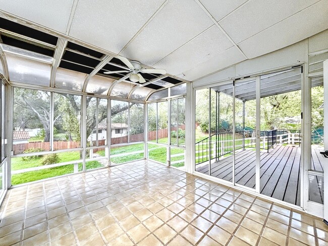 Building Photo - 3 Bed & 2.5 Bath House in Fallbrook, CA / ...