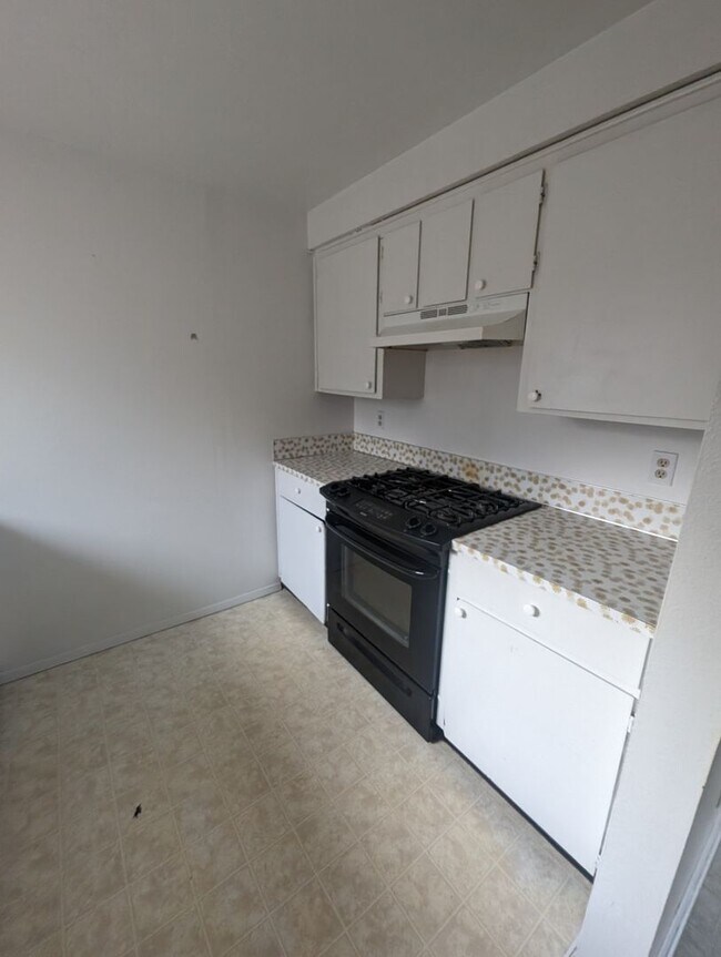 Building Photo - 235/237 Whitesell St W