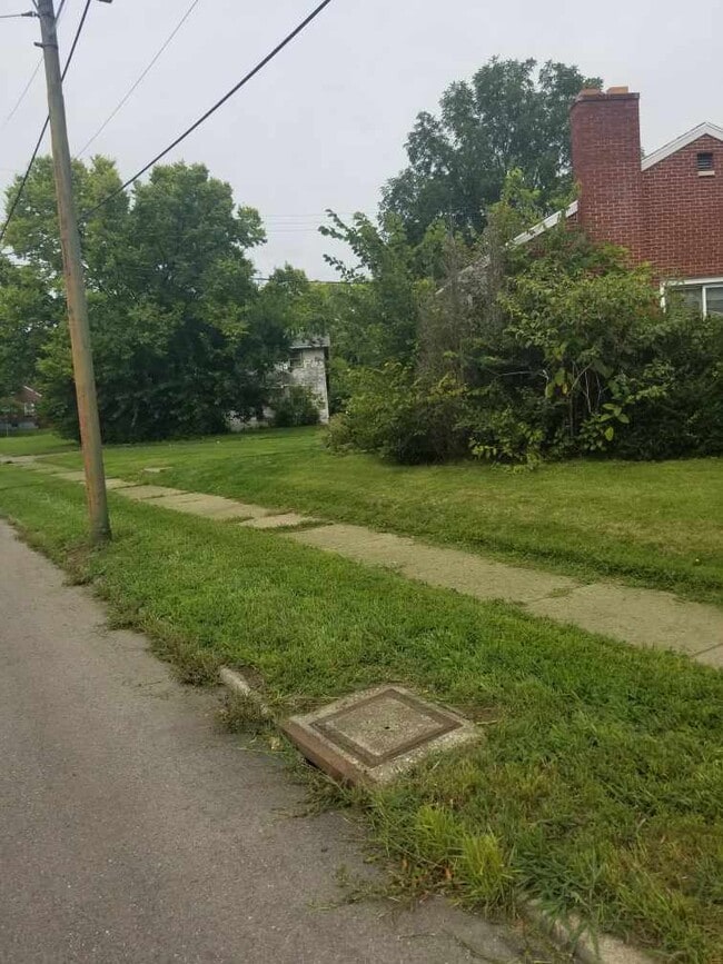 Building Photo - 2105 Lakeview Ave