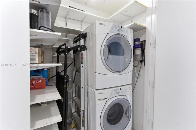 Building Photo - 1100 Biscayne Blvd