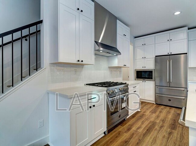 Building Photo - 5600 W 78th