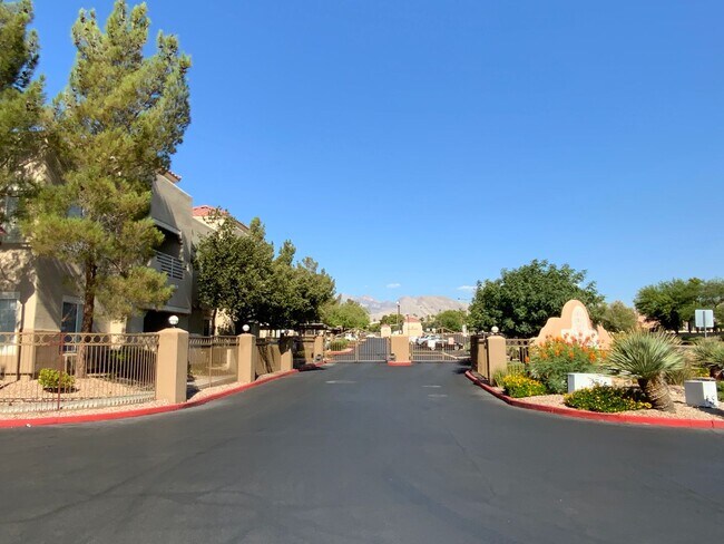 Building Photo - 2 Bed, 2 Bath, Condo with Pools, Fitness Center & Balcony located in Las Vegas, Nevada.