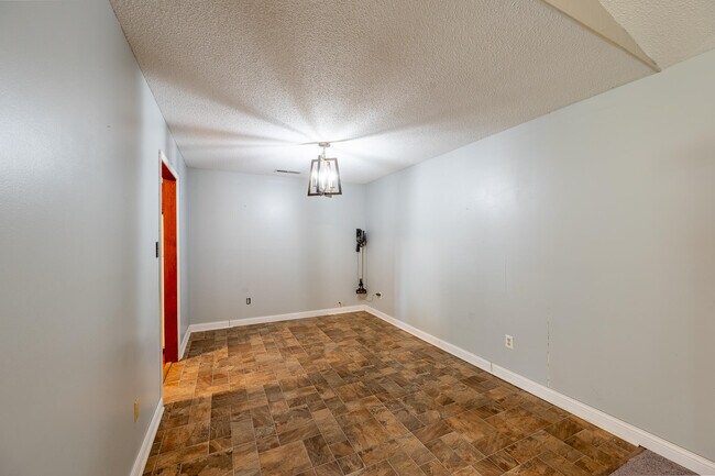 Building Photo - 2301 Winchester Dr